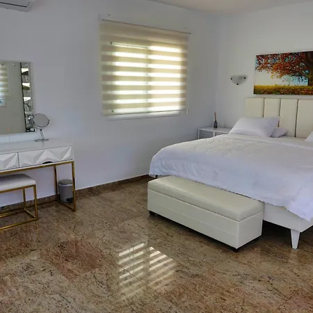 Villa Happiness With Heated Swimming Pool