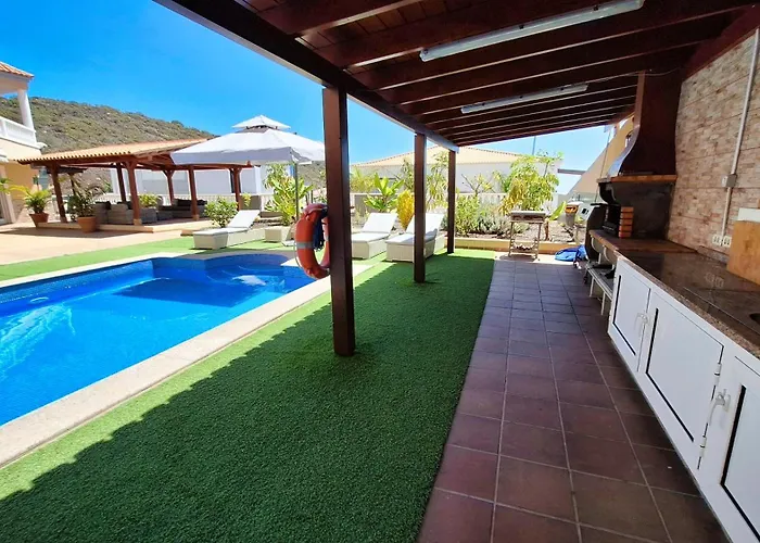 Happiness With Heated Swimming Pool Villa Costa Adeje (Tenerife)