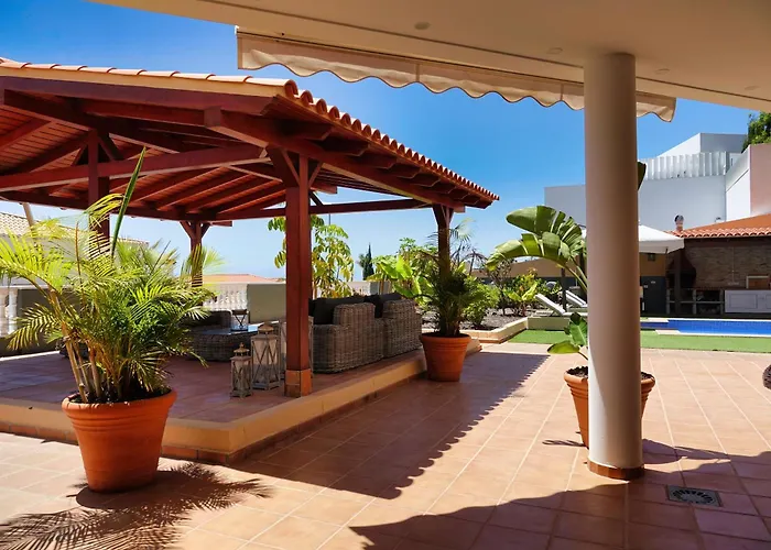 Happiness With Heated Swimming Pool Villa Costa Adeje (Tenerife)