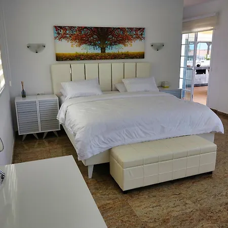 Villa Happiness With Heated Swimming Pool *