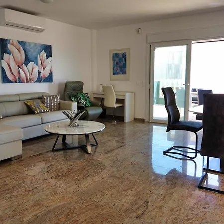 Happiness With Heated Swimming Pool Villa Costa Adeje (Tenerife)