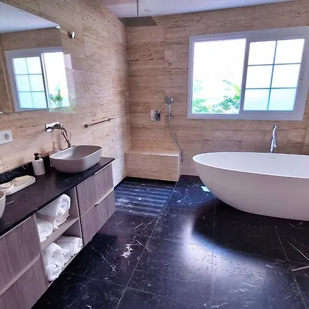 Villa Happiness With Heated Swimming Pool