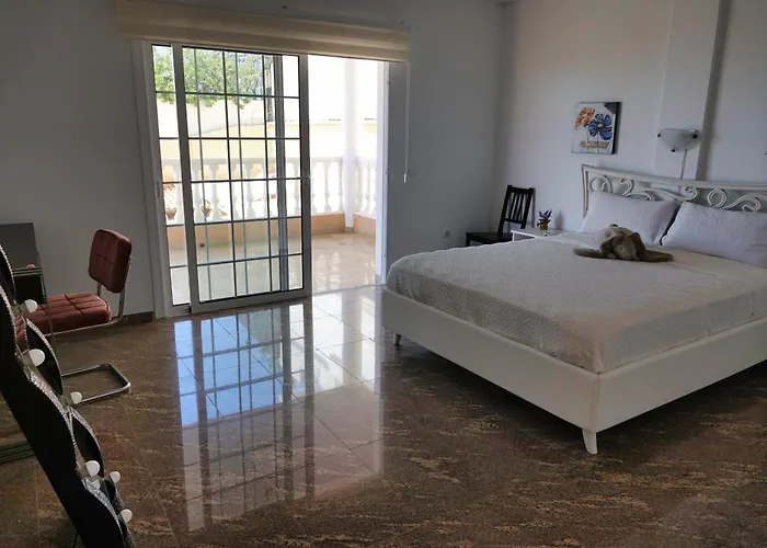 Villa Happiness With Heated Swimming Pool *