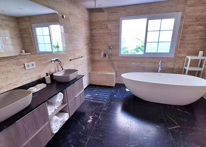 Villa Happiness With Heated Swimming Pool